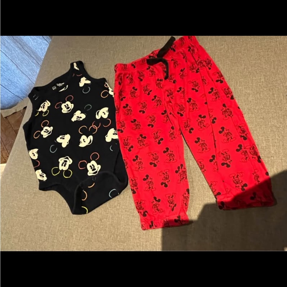 GAP X DISNEY BABY Bundle - top 12-18m, bottom 18-24m